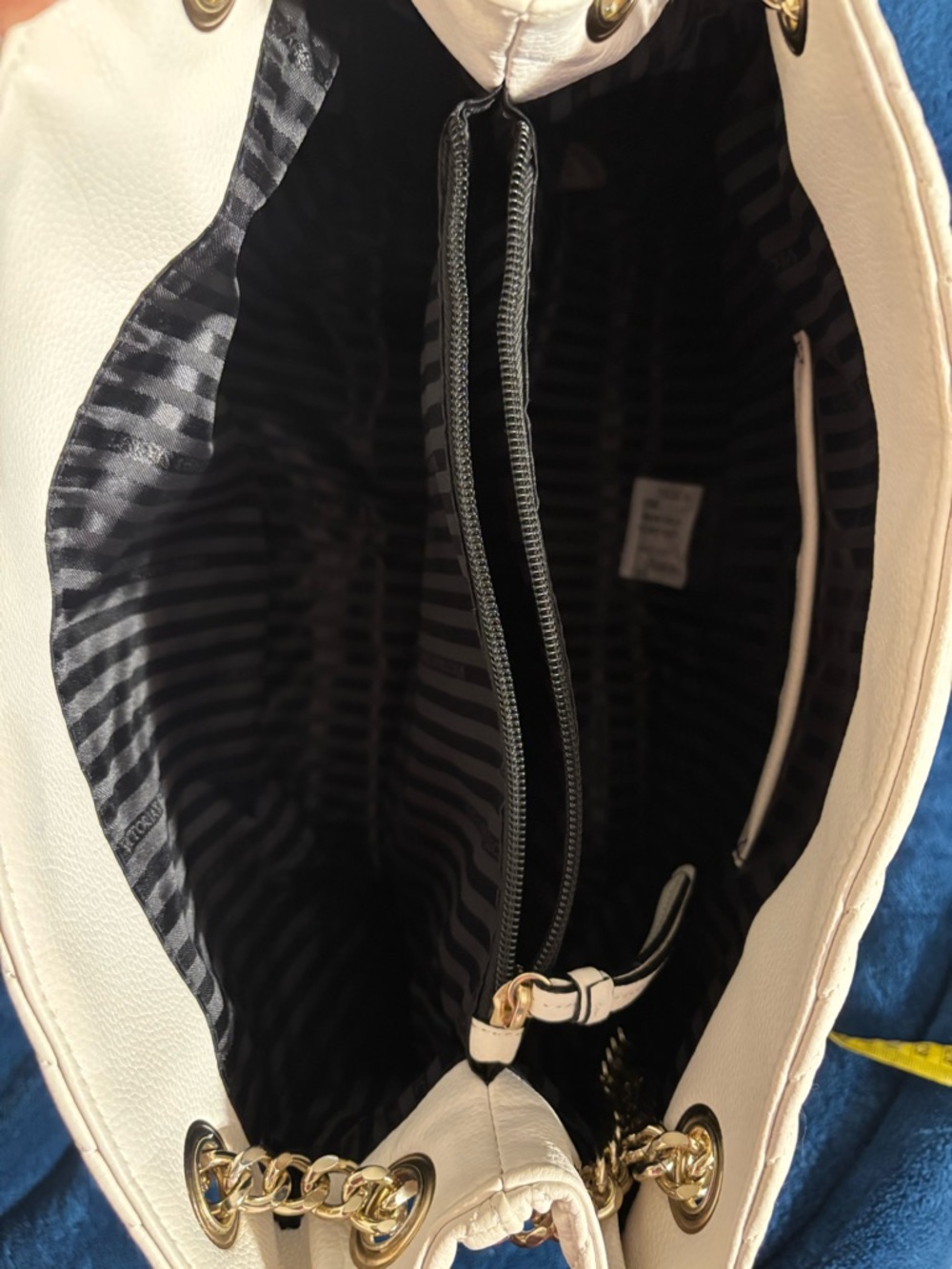 Victoria's Secret White Quilted Tote with Gold Hardware - Picture 2 of 4